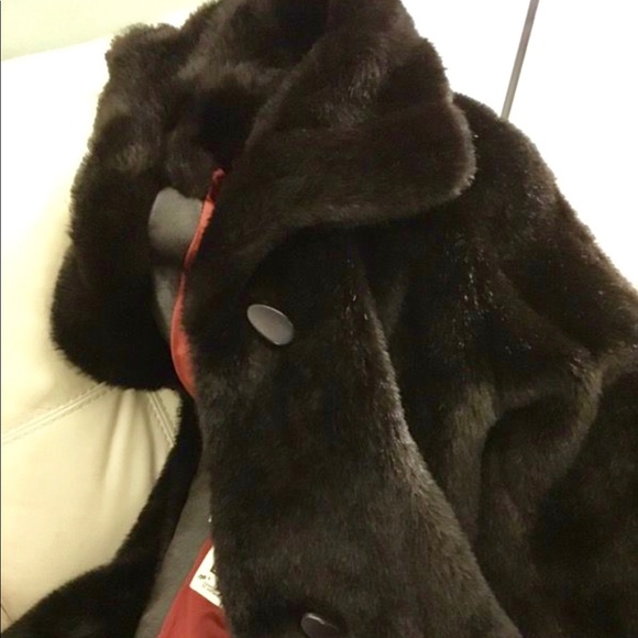 Beautiful Vintage Faux Fur Coat! Vegan Friendly 💖 - Picture 1 of 7